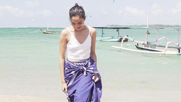 Gaya Etnik Saat Liburan Ala Putri Marino yang Dekat dengan Chicco Jerikho