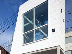 5 Alasan Banyak Rumah Pilih Kaca Buat Fasad Rumah