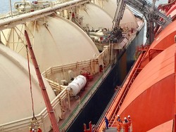 RI Gandeng Perusahaan Singapura Garap Bisnis Jual Beli LNG Global