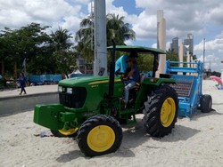 Jaga Kualitas Pantai, Ancol Tambah Beach Cleaner