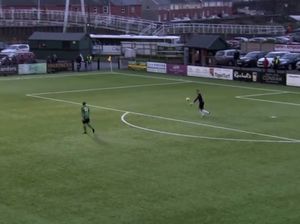 Dari Area Gawang Sendiri, Kiper Ini Cetak Gol Pembuka Tahun di Liganya Dari Area Gawang Sendiri, Kiper Ini Cetak Gol Pembuka Tahun di Liganya