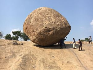 Foto: Batu Melawan Gravitasi di India