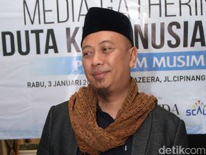 Opick Ikut Antarkan Jenazah Istri Kedua di Peristirahatan Terakhir Opick Ikut Antarkan Jenazah Istri Kedua di Peristirahatan Terakhir