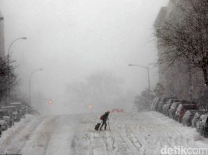 Salju Kepung Jerman, Mobil dan Kereta Sulit Jalan Salju Kepung Jerman, Mobil dan Kereta Sulit Jalan