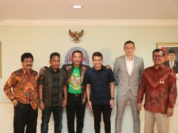 Menpora Temui Orang Tua dan Agen Egy Maulana Vikri