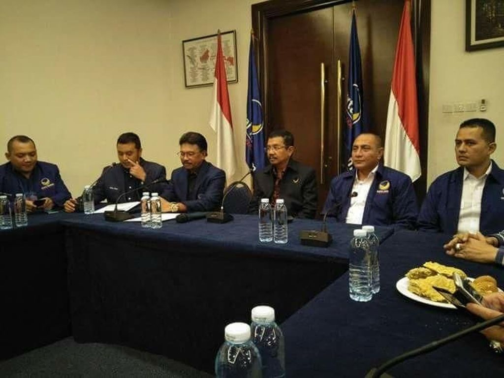 Setelah PKS-Golkar, Letjen Edy Kenakan Jaket NasDem Setelah PKS-Golkar, Letjen Edy Kenakan Jaket NasDem