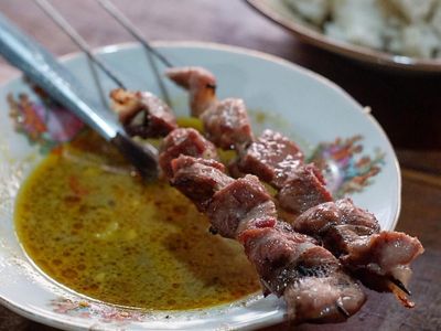 Cicipi Gurih Enak Sate Klatak Khas Yogyakarta di 8 Tempat Ini