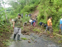 Tebing Longsor di Banjarnegara Tutup Jalan Kabupaten