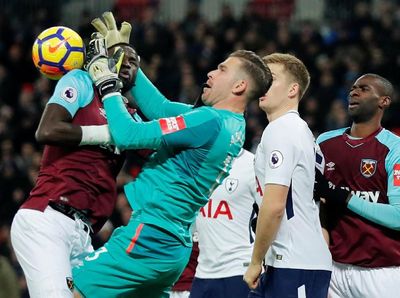 Dua Gol Spektakuler Warnai Spurs vs West Ham di Wembley