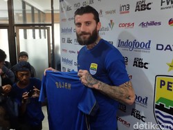 Tak Terganggu Kekuatan Baru Arema, Bojan Fokus Persib