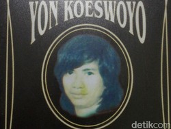 Video Nyanyian Yon Koeswoyo Diiringi Petikan Gitar Dewa Budjana