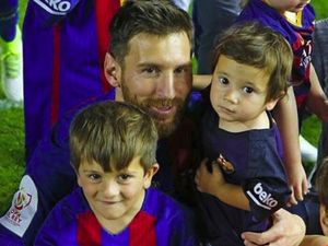 Keseruan Lionel Messi Saat Bersama Dua Jagoannya  Keseruan Lionel Messi Saat Bersama Dua Jagoannya