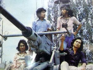 Kenang-kenangan Foto Koes Plus Milik Yon Koeswoyo