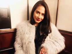 Party Bareng, Axel Matthew Dirangkul Mesra Pevita Pearce