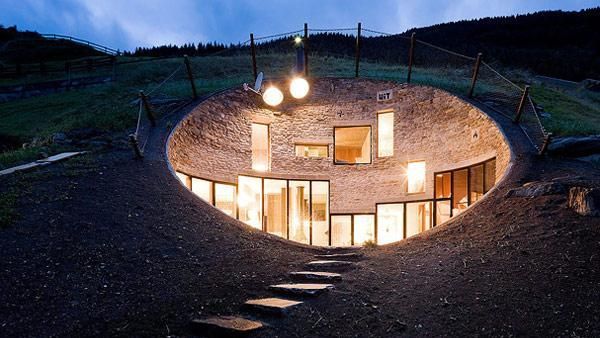 Di Swiss Ada Rumah Terkubur di Bawah Tanah