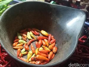 Emak-Emak Teriak Harga Cabai Rawit Merah Meroket