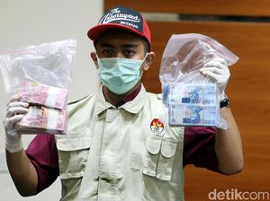 Ini Barang Bukti Uang Suap Bupati HST Abdul Latif