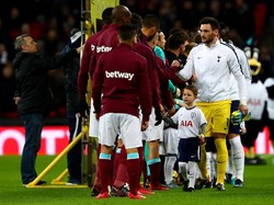 Spurs menjamu West Ham pada Jumat (5/1/2018) dinihari WIB. Laga ini awalnya akan digelar pada malam Tahun Baru, tapi digeser karena pertimbangan keselamatan. Foto: Clive Rose/Getty Images