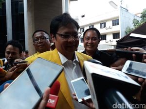 Airlangga Rangkap Jabatan, PAN: Jokowi Langgar Janji