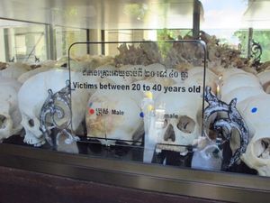 Merinding! Kamboja Punya Lapangan Pembantaian Manusia Merinding! Kamboja Punya Lapangan Pembantaian Manusia