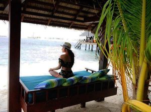 Seksinya Dewi Persik saat Liburan ke Maldives Bareng Suami