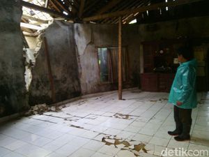 Tanah Bergerak di Banjarnegara Rusak Rumah Warga Tanah Bergerak di Banjarnegara Rusak Rumah Warga