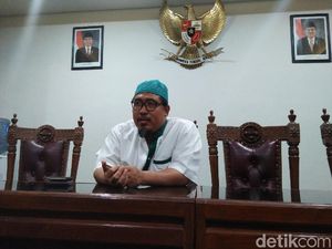 Suara Keluarga Mbah Moen Soal Puisi Doa yang Ditukar Karya Fadli Zon Suara Keluarga Mbah Moen Soal Puisi Doa yang Ditukar Karya Fadli Zon