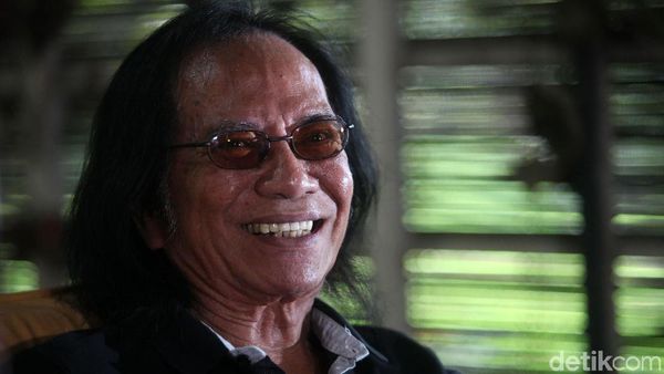 Melihat Kembali Tawa dan Keceriaan Almarhum Yon Koeswoyo