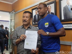 Bek Tengah Persib Bandung Terlalu Padat, Harus Ada yang Dijual