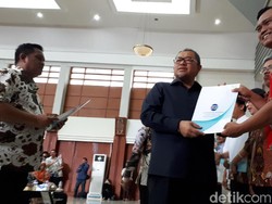 Aher Janji Seluruh SMA di Jabar Terakreditasi di Tahun 2018