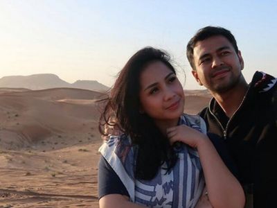 Foto: Gaya Nagita Slavina Liburan di Dubai Pakai Tas Seharga Rp 45 Jutaan