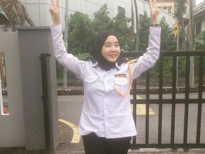 Viral, Kisah Hijabers Cantik yang Jadi Satpam Demi Bantu Orangtua Viral, Kisah Hijabers Cantik yang Jadi Satpam Demi Bantu Orangtua