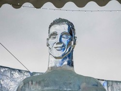 Patung Es Cristiano Ronaldo Dicemooh Publik