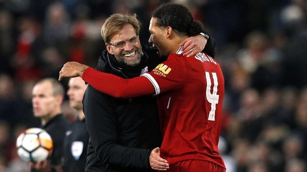 Virgil van Dijk bertanggung jawab menggalang pertahanan kokoh untuk Liverpool.