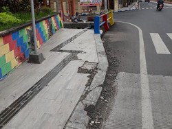 Viral Foto Trotoar di Mojokerto yang Bisa Bahayakan Disabilitas