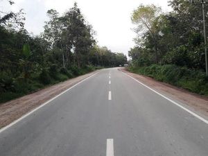 Mulusnya Jalan Perbatasan Kalimantan yang Dibangun Jokowi Mulusnya Jalan Perbatasan Kalimantan yang Dibangun Jokowi