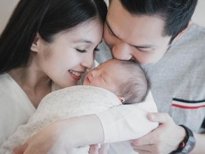 Kebahagiaan Sandra Dewi Dikaruniai Anak Pertama