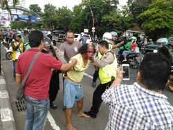 Bawa 2 Molotov, Seorang Pria Diamankan dari Depan Grahadi Surabaya
