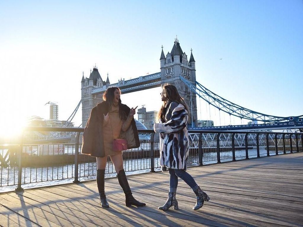 Foto: Pevita Pearce & Valerie Thomas Jalan-jalan Cantik di London Foto: Pevita Pearce & Valerie Thomas Jalan-jalan Cantik di London