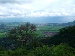 Ide Weekend di Bandung Barat: Lihat Gunung di Atas Gunung