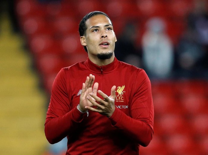 Soccer Football - FA Cup Third Round - Liverpool vs Everton - Anfield, Liverpool, Britain - January 5, 2018   Liverpool’s Virgil van Dijk applauds the fans during the warm up before the match   REUTERS/Phil Noble
