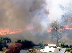 Kebakaran Semak Melanda Melbourne, Sejumlah Bangunan Hancur
