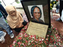 Haru di Pemakaman Yon Koeswoyo, Jennifer Dunn Ditahan 20 Hari