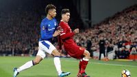 Keributan di Derby Liverpool, Firmino vs Holgate