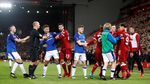 Keributan di Derby Liverpool, Firmino vs Holgate
