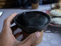 Menyesap Kopi dari Daun