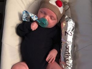 Lihat Lucunya Bayi Lucas Foto dengan Cheesesteak yang Dijadikan Penanda Umur