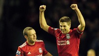 Hat-trick Steven Gerrard di Derby Merseyside 2012 menjadi salah satu momen yang paling diingat. Liverpool dibawa sang kapten menang 3-0 lewat semua golnya. (Foto: Jamie McDonald/Getty Images)