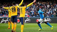 Kalidou Koulibaly menjadi pemain Napoli lain yang juga sedang dikaitkan dengan klub Premier League. Bek tengah itu diminati Chelsea dan Manchester United. (Foto: Alessandro Garofalo/Reuters)
