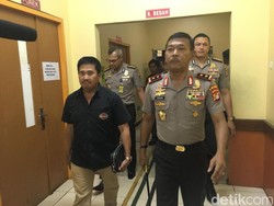 Kapolda Metro Jenguk Polisi yang Dipukul Bandar Sabu